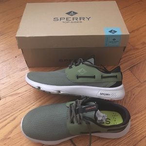 SPERRY 7 seas carbon boat shoe..never worn! Size 8